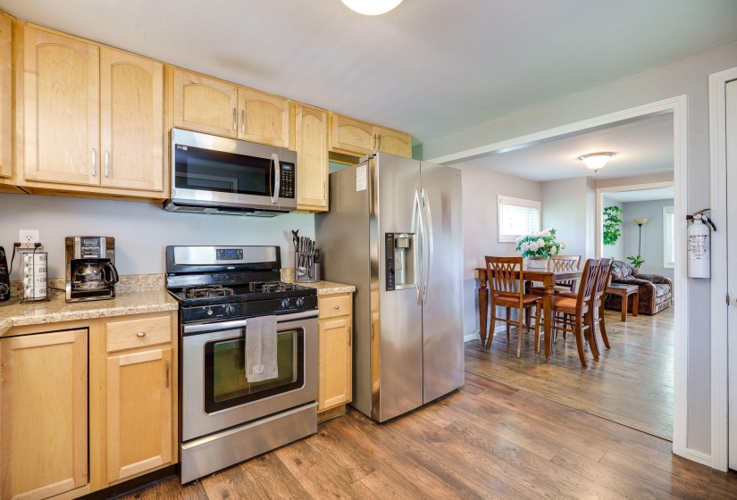 12-web-or-mls-612-e-market-st