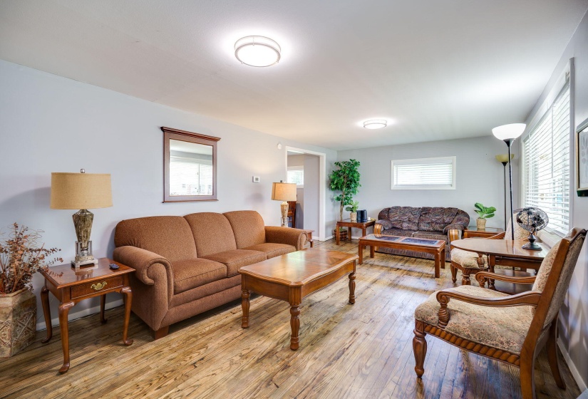 5-web-or-mls-612-e-market-st
