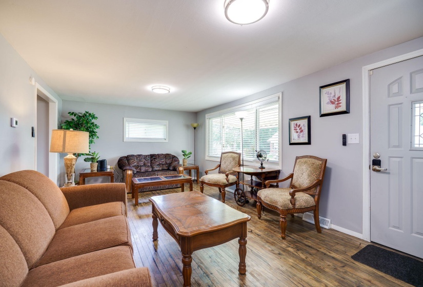 6-web-or-mls-612-e-market-st
