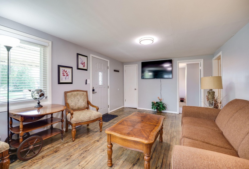 8-web-or-mls-612-e-market-st