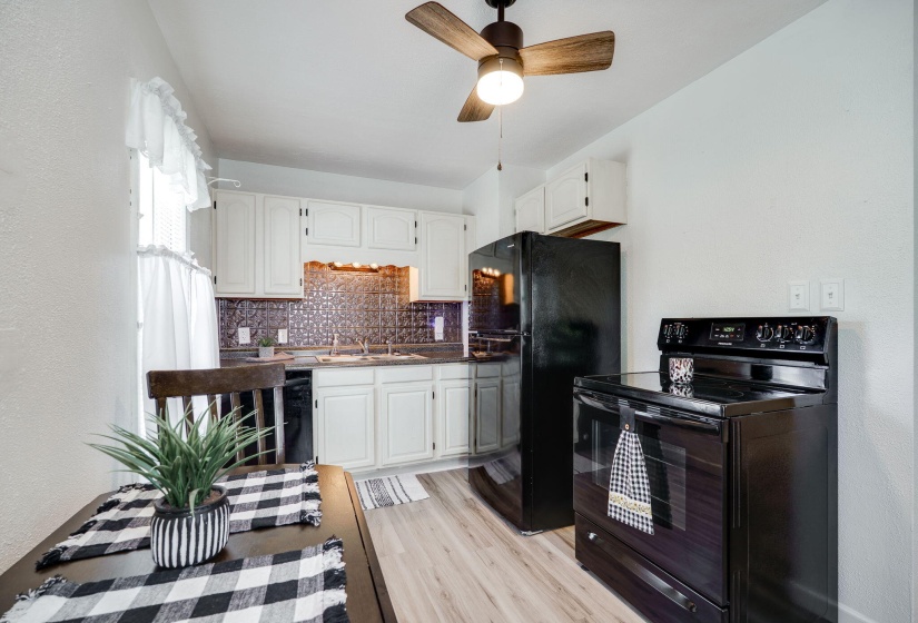 13-web-or-mls-918-e-rose-st