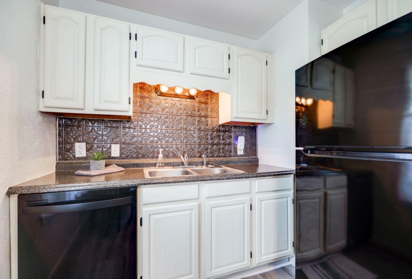 15-web-or-mls-918-e-rose-st
