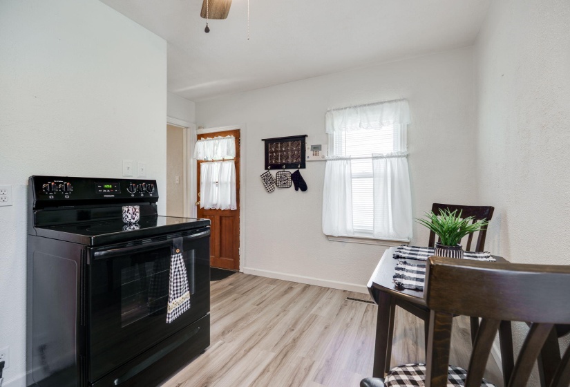 17-web-or-mls-918-e-rose-st