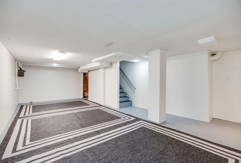 27-web-or-mls-918-e-rose-st