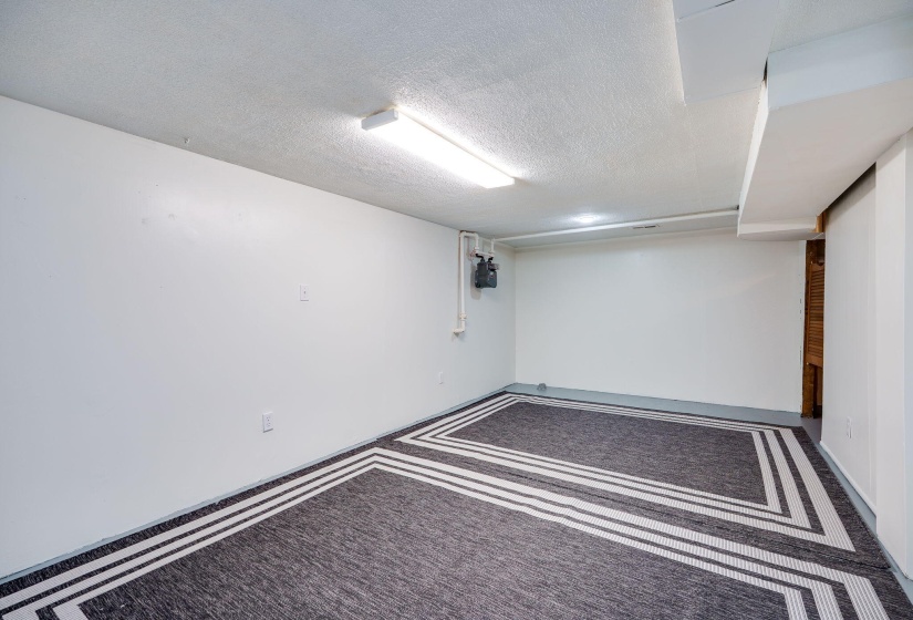 28-web-or-mls-918-e-rose-st