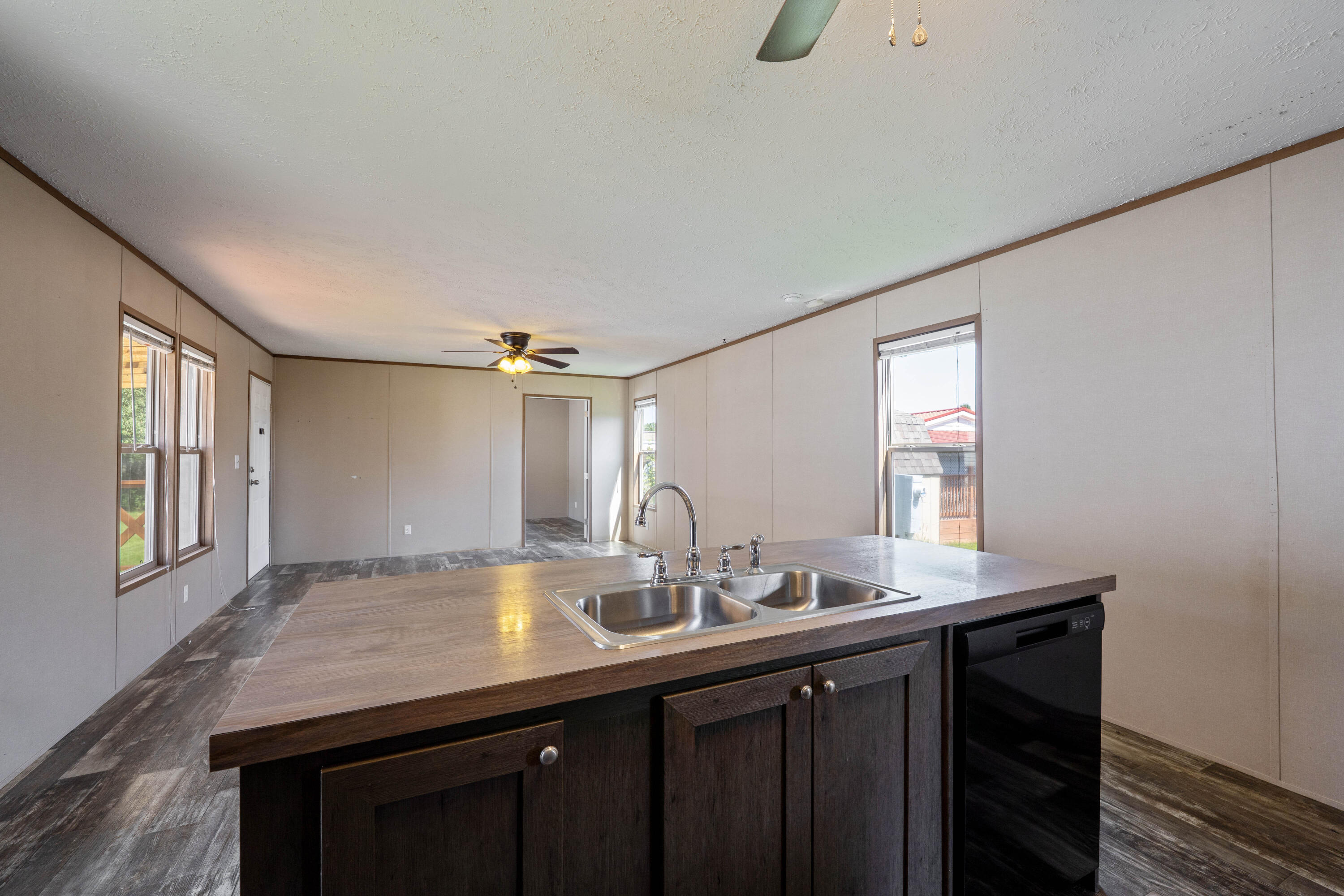 6106 London Groveport Road, Grove City, Ohio 43123