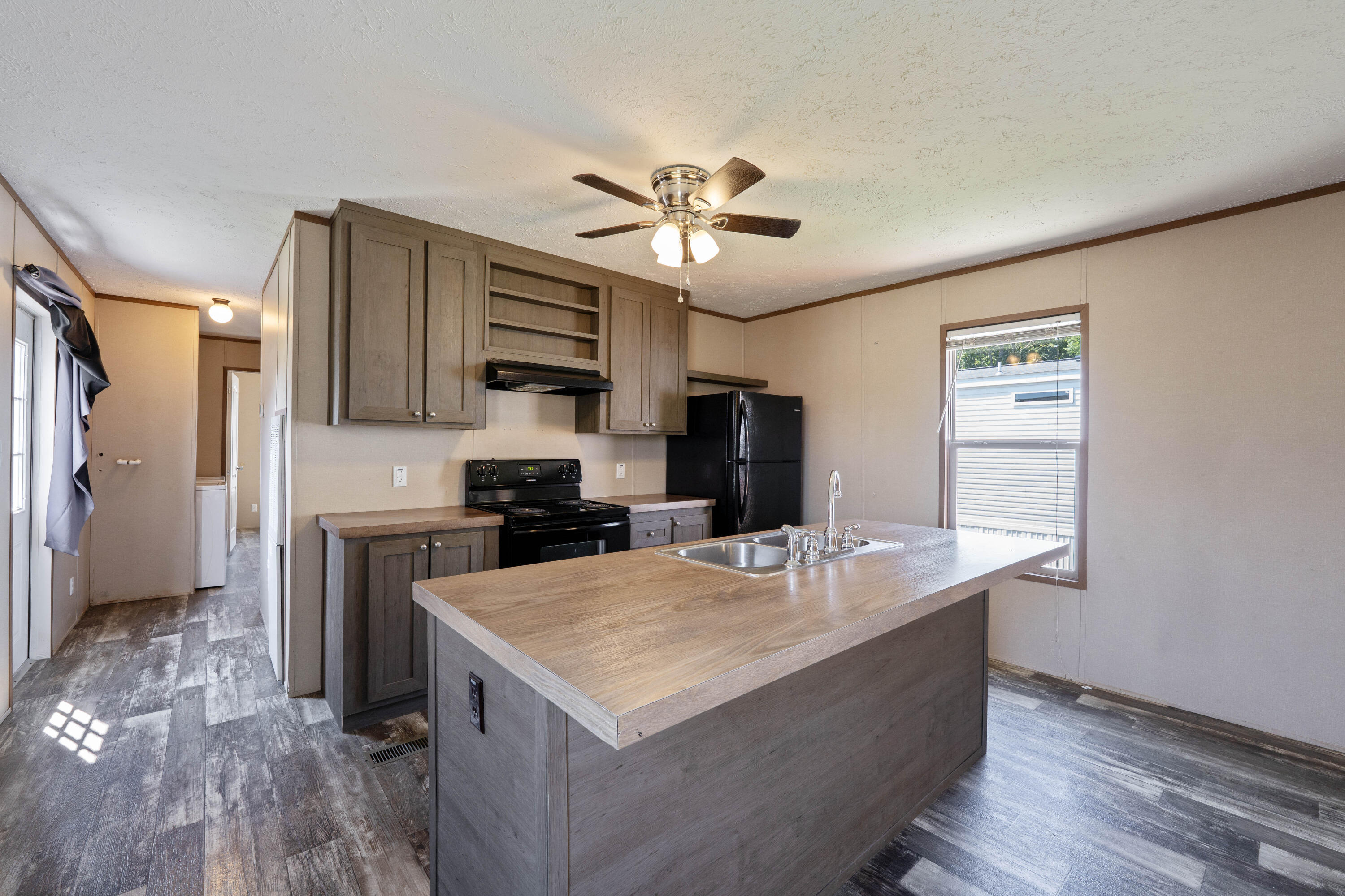 6106 London Groveport Road, Grove City, Ohio 43123