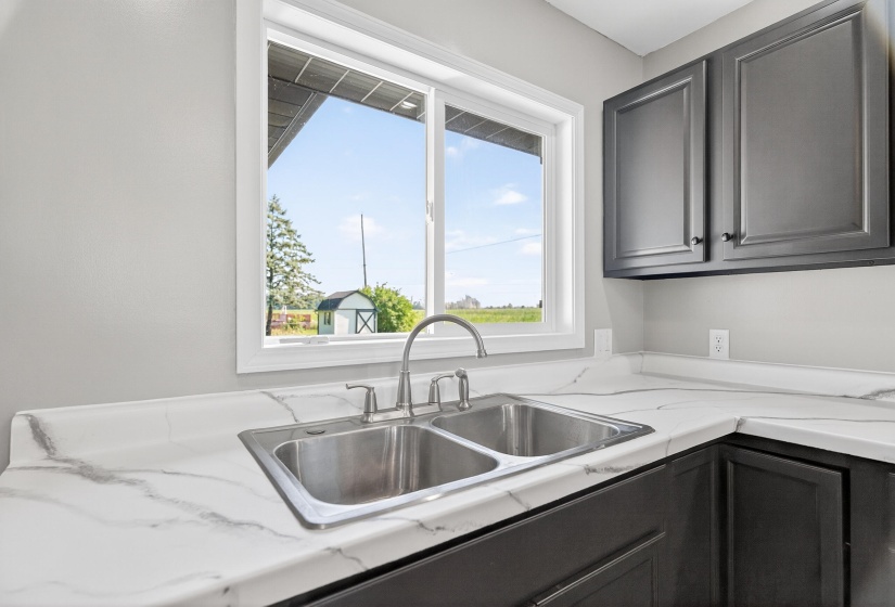 2880 Millcreek, Sidney-12