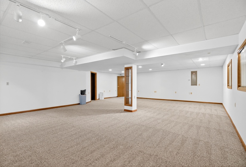 1680 Wildwood, Sidney-51