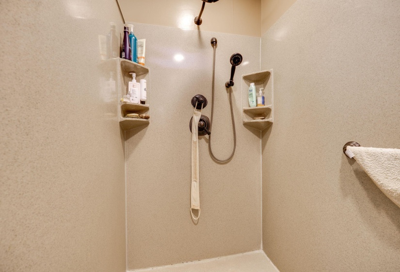 44-web-or-mls-7600-whispering-oaks-trail