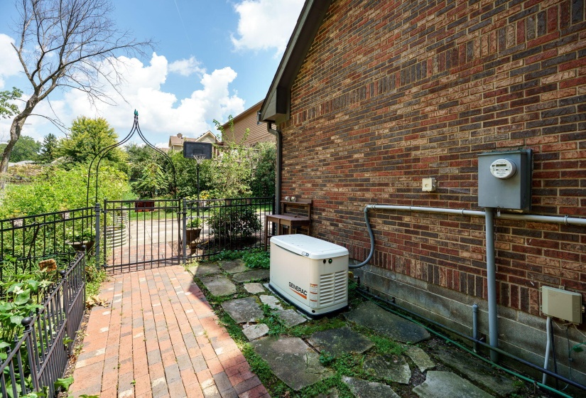 60-web-or-mls-7600-whispering-oaks-trail