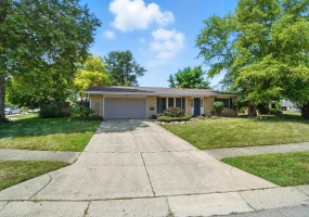 605 Village Court, Englewood, Ohio 45322, 3 Bedrooms Bedrooms, ,2 BathroomsBathrooms,Residential,For Sale,Village,1040604
