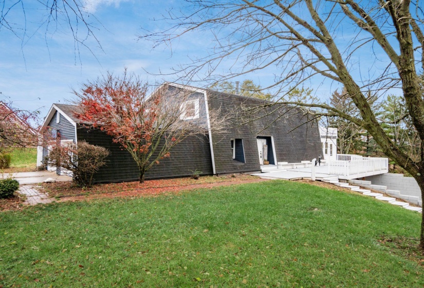 Exterior & Garage