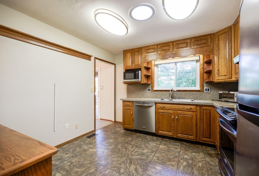 18-web-or-mls-1919-willowgreen-dr
