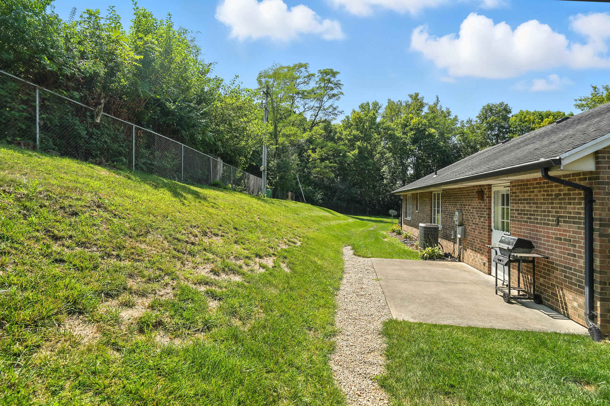 2100 Manhattan Boulevard, Springfield, Ohio 45504