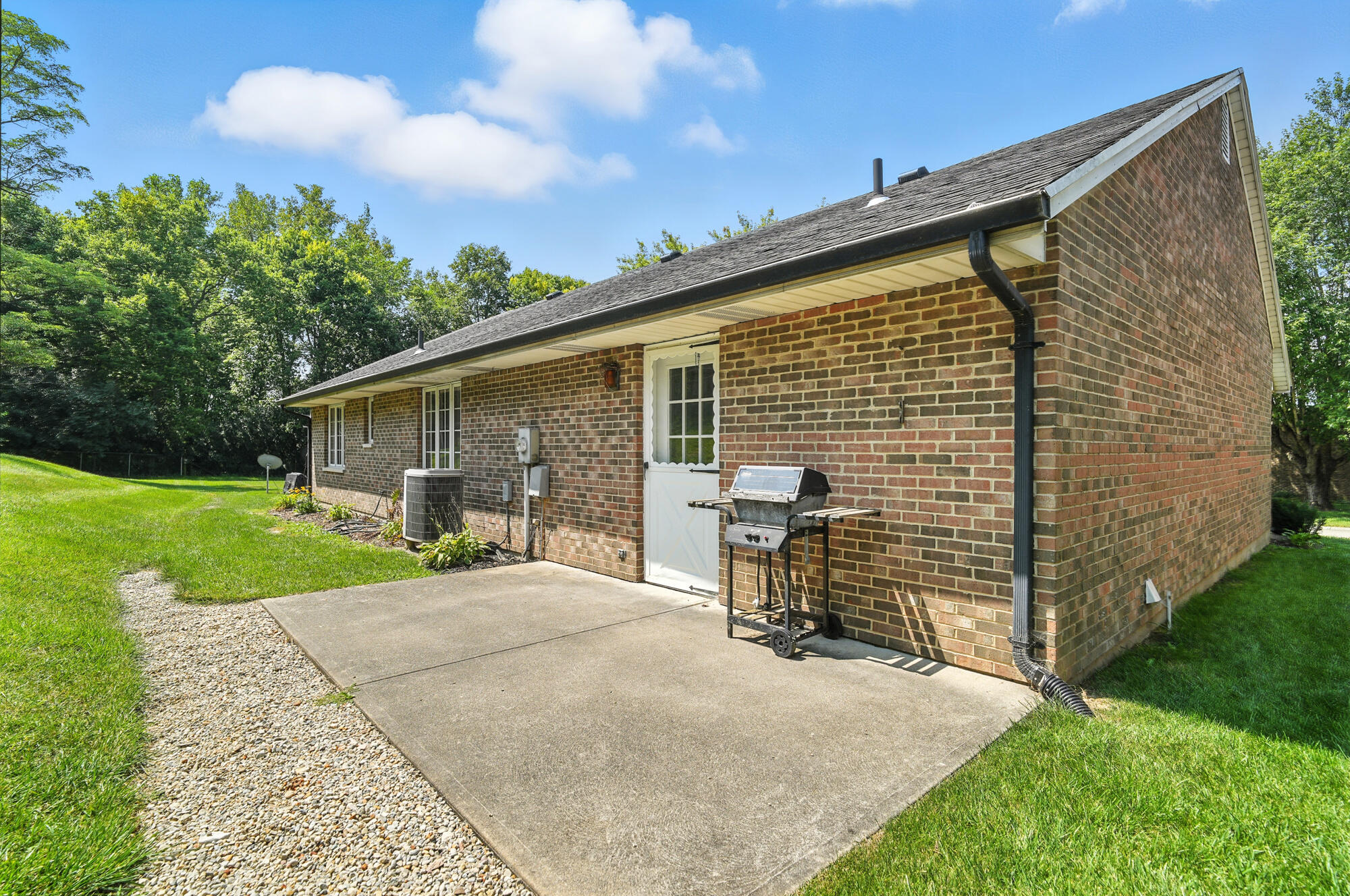 2100 Manhattan Boulevard, Springfield, Ohio 45504