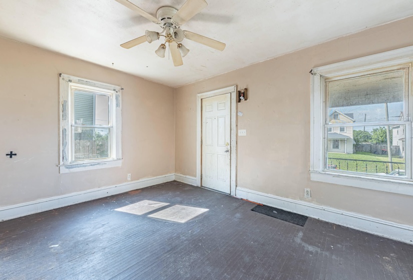 1573 Warder-4