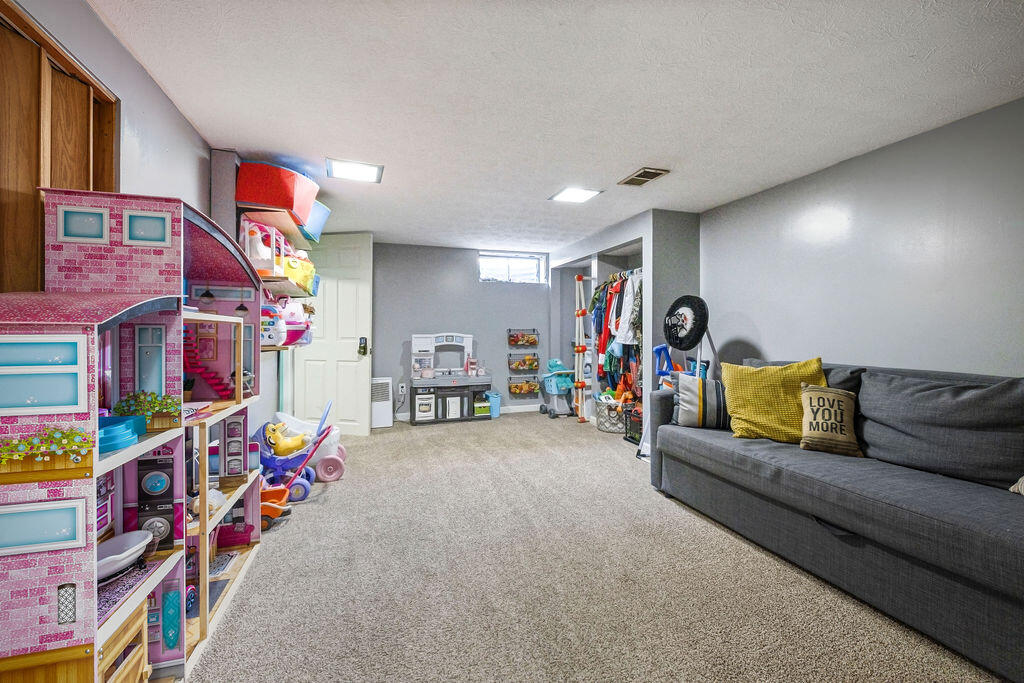 4825 Chippendale Drive, Springfield, Ohio 45503
