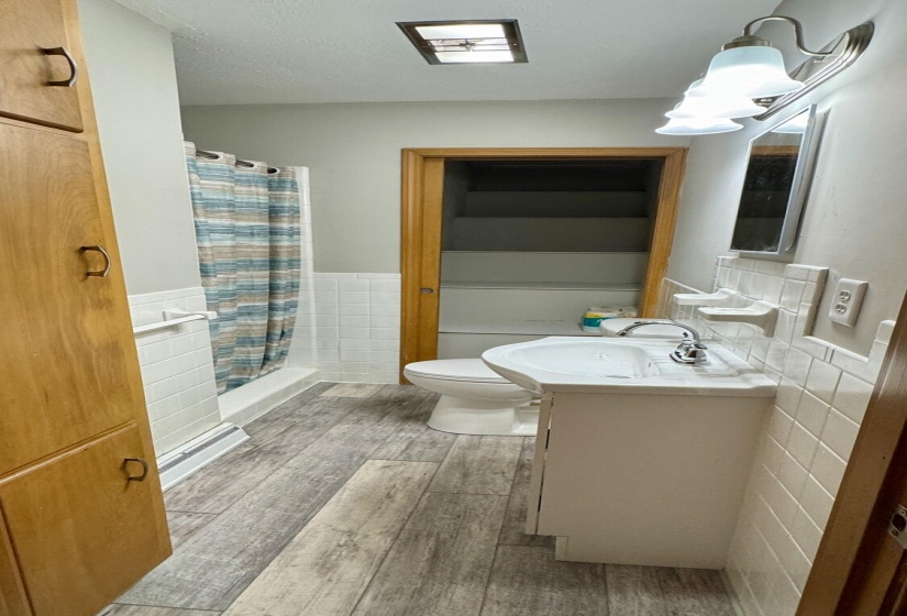 Bath w/attic access