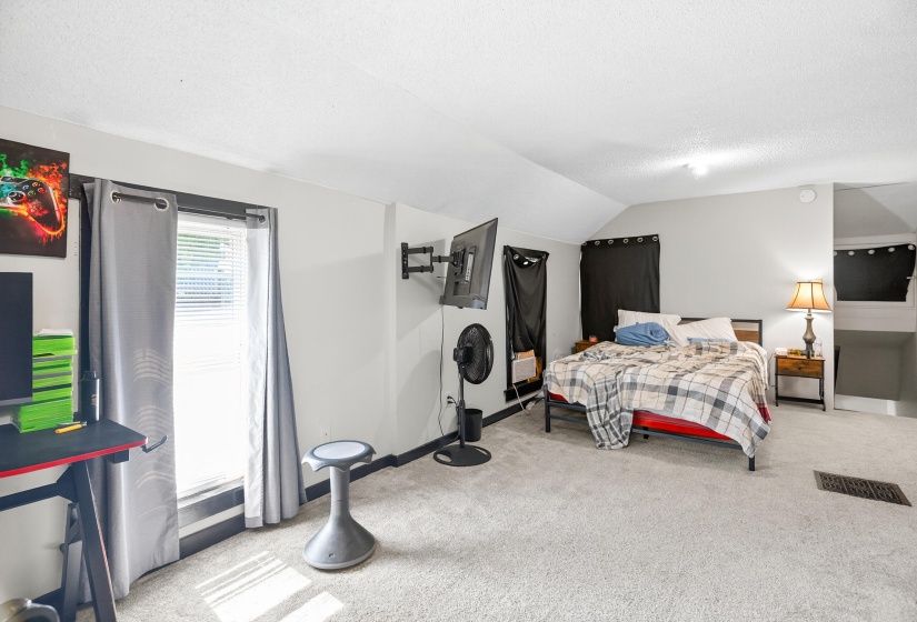 215 Pindar, Urbana-16