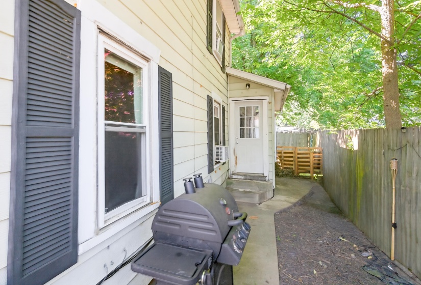 215 Pindar, Urbana-24