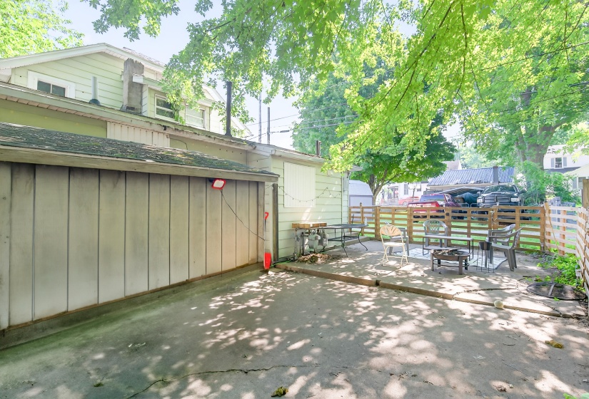 215 Pindar, Urbana-27