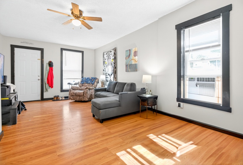 215 Pindar, Urbana-5