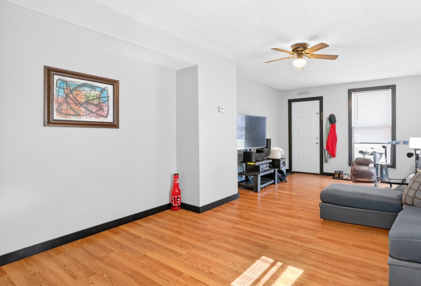 215 Pindar, Urbana-6