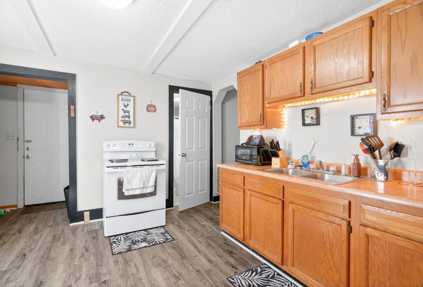 215 Pindar, Urbana-9