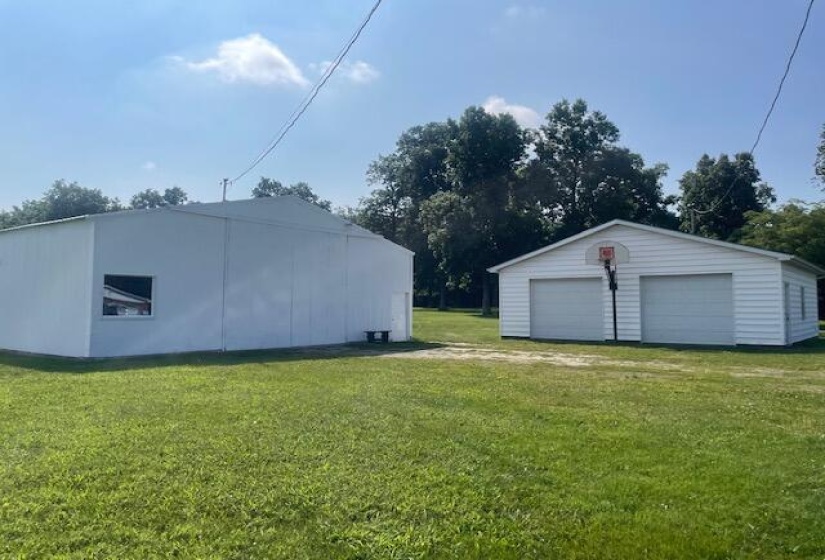 pole building and 2 car det. garage