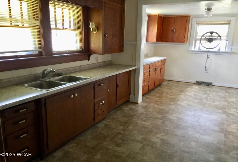 914 Crawford Street, Van Wert, Ohio, 2 Bedrooms Bedrooms, ,1 BathroomBathrooms,Residential,For Sale,Crawford,307983