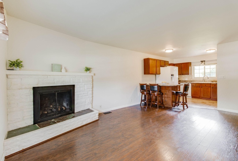11-web-or-mls-2025 08 14 - 837LindenAve-