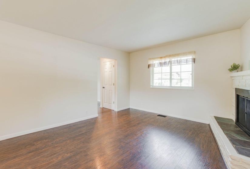 12-web-or-mls-2025 08 14 - 837LindenAve-