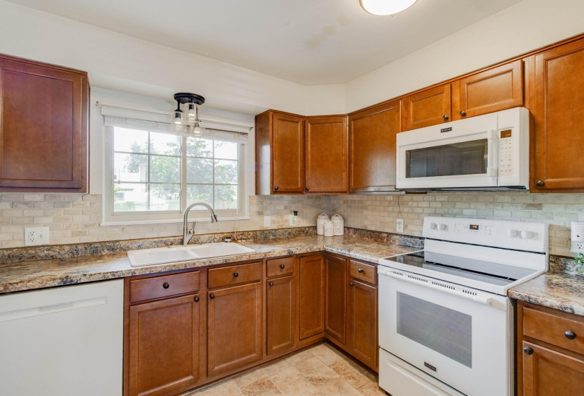15-web-or-mls-2025 08 14 - 837LindenAve-