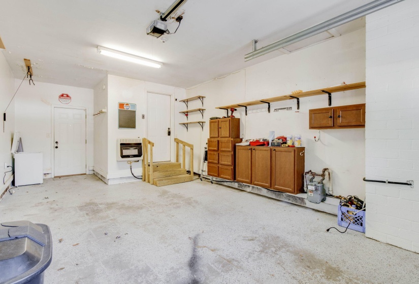 19-web-or-mls-2025 08 14 - 837LindenAve-