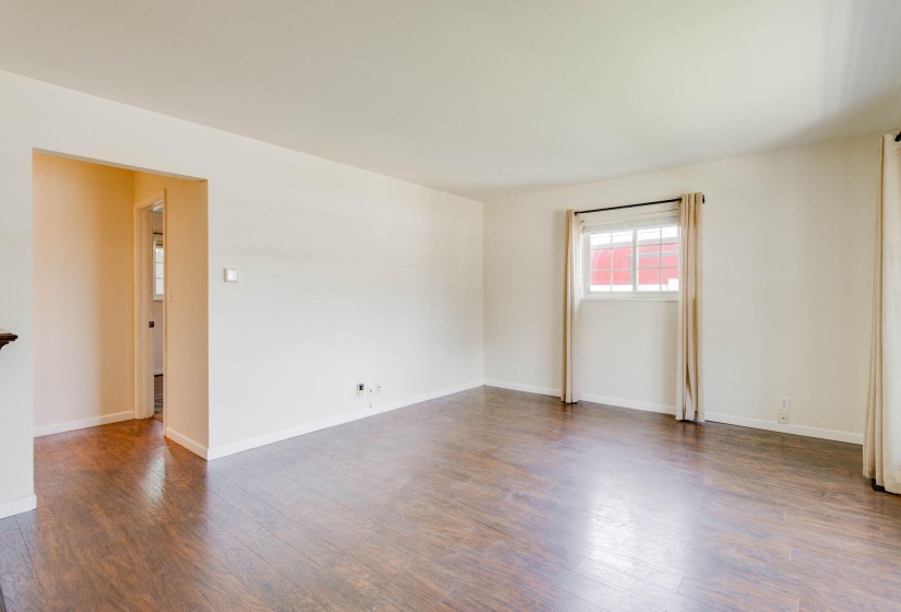 5-web-or-mls-2025 08 14 - 837LindenAve-C