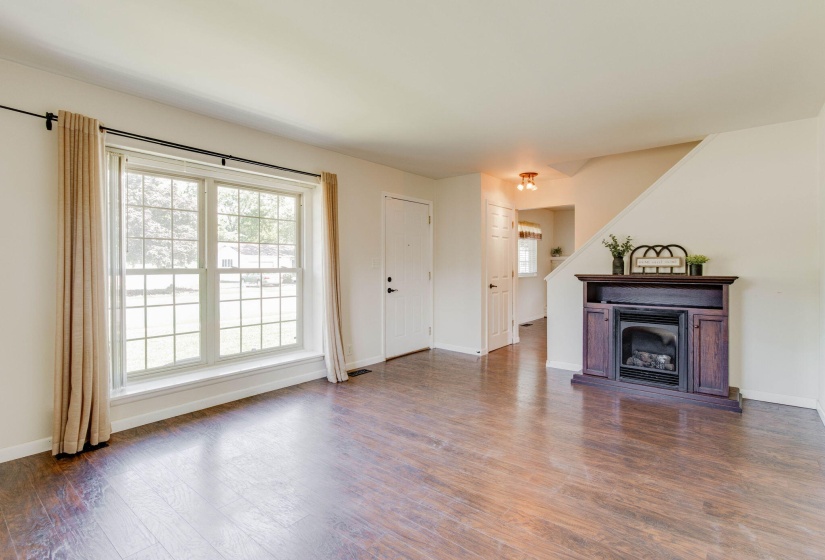 6-web-or-mls-2025 08 14 - 837LindenAve-C