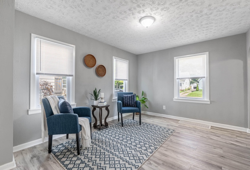 231 W Parkwood-8