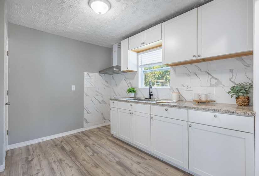 231 W Parkwood-10