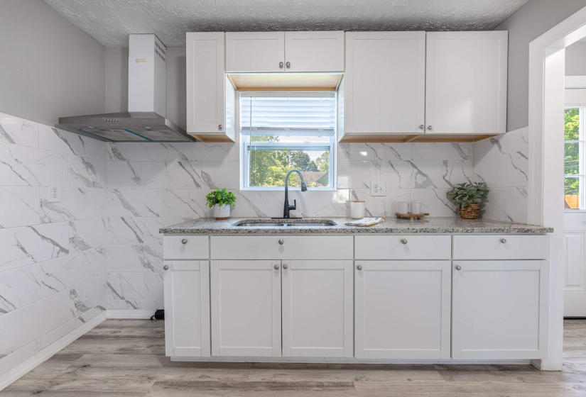 231 W Parkwood-11