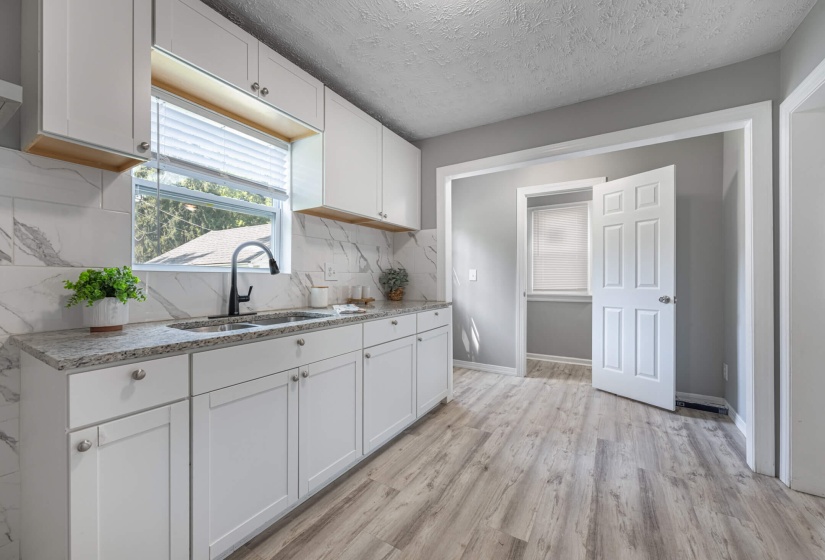 231 W Parkwood-12