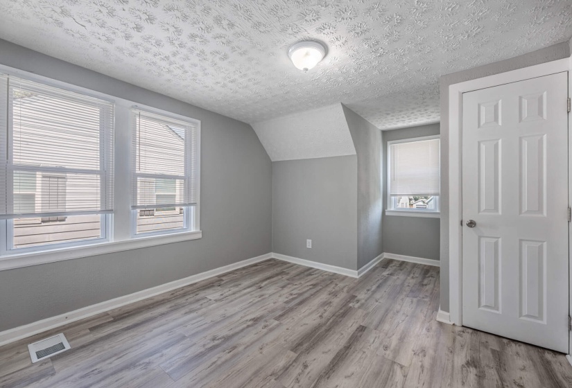 231 W Parkwood-21