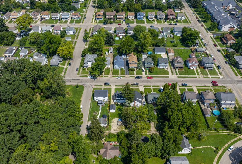 231 W Parkwood-36