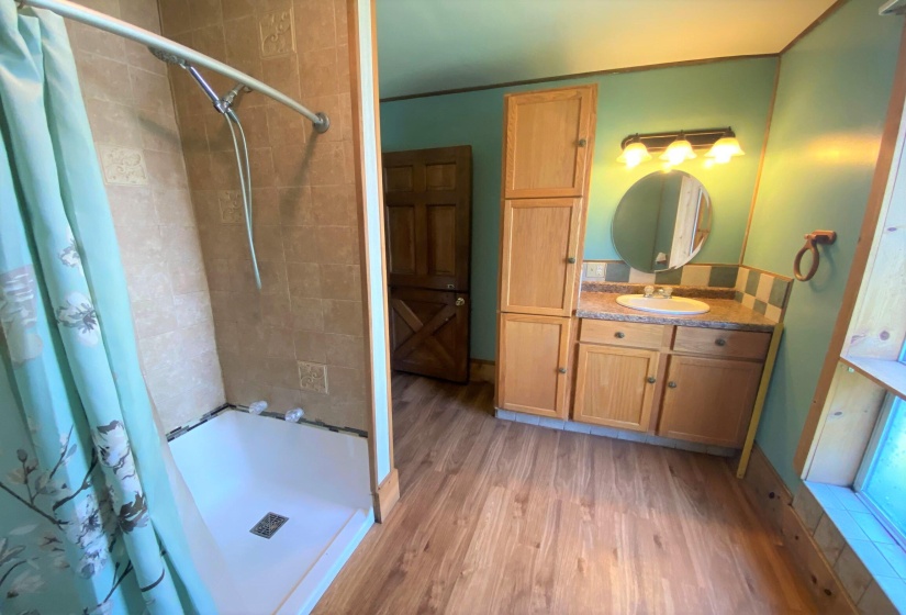 1st Floor Full Bath #2