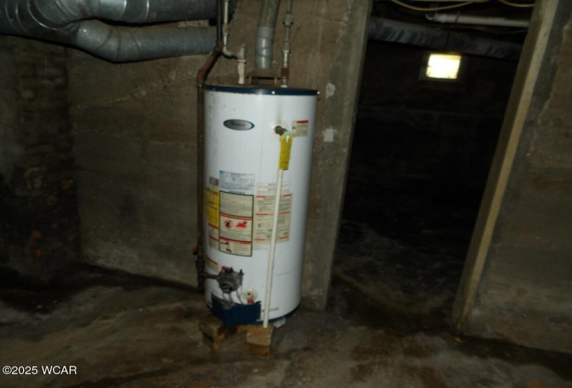 HOT WATER HEATER