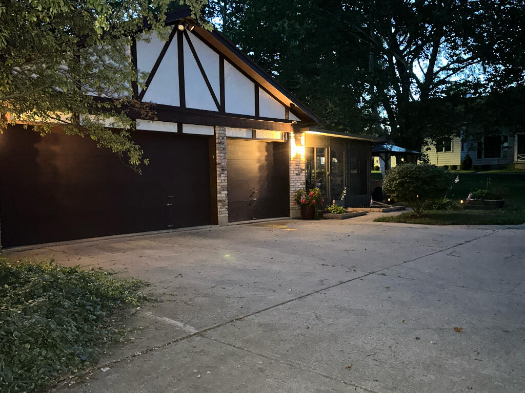 100 Wunderwood Drive, Tipp City, Ohio 45371