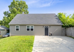 327 Forest Street, Fairborn, Ohio 45324, 4 Bedrooms Bedrooms, ,3 BathroomsBathrooms,Residential,For Sale,Forest,1040815