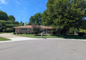 401 Capri Circle, Springfield, Ohio 45505, 3 Bedrooms Bedrooms, ,2 BathroomsBathrooms,Residential,For Sale,Capri,1040829