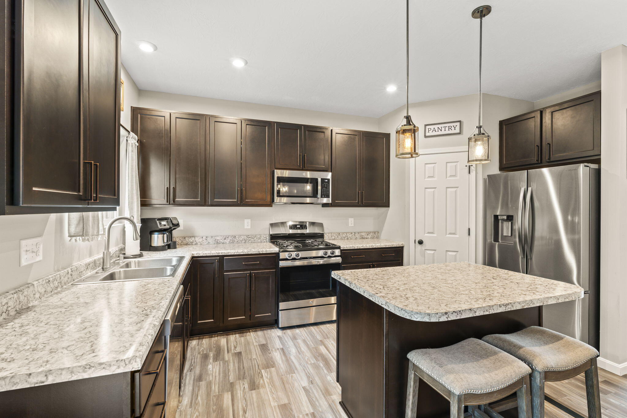 751 Hunters Run Drive, Brookville, Ohio 45309
