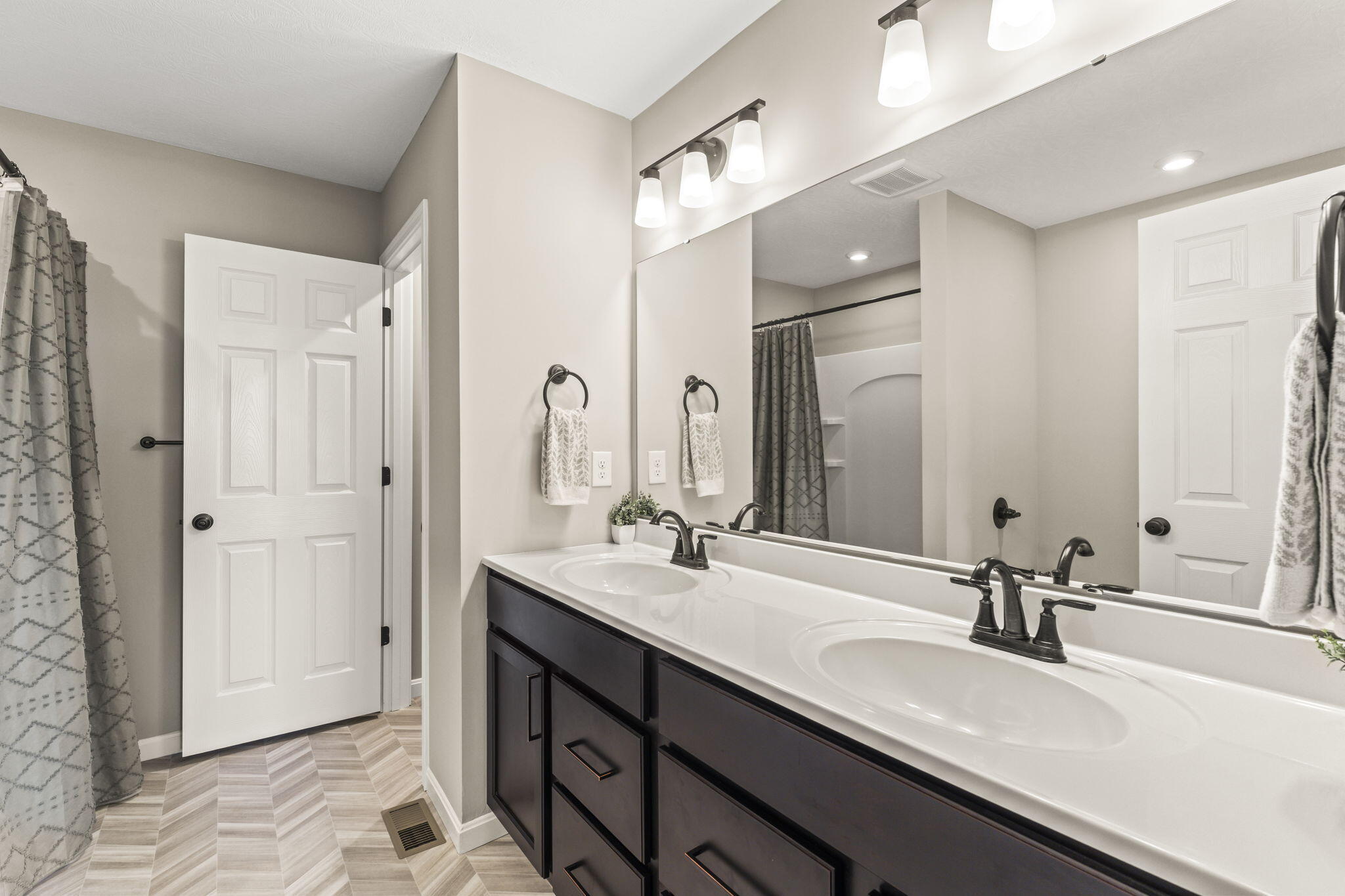 751 Hunters Run Drive, Brookville, Ohio 45309